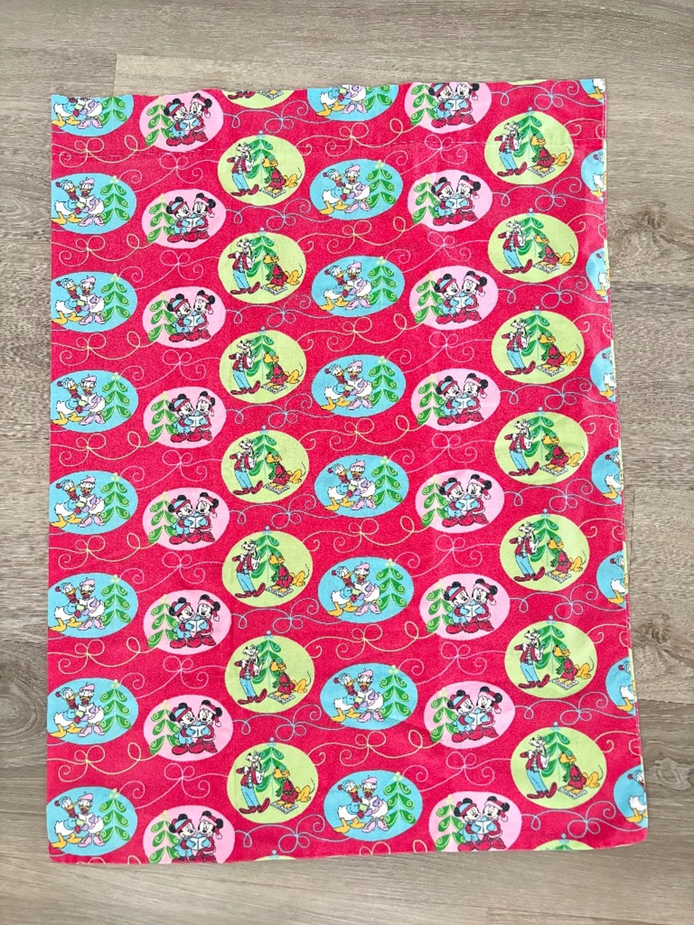 VINTAGE Disney Christmas Pillow Case Mickey Minnie Mouse Pluto Goofy Caroling